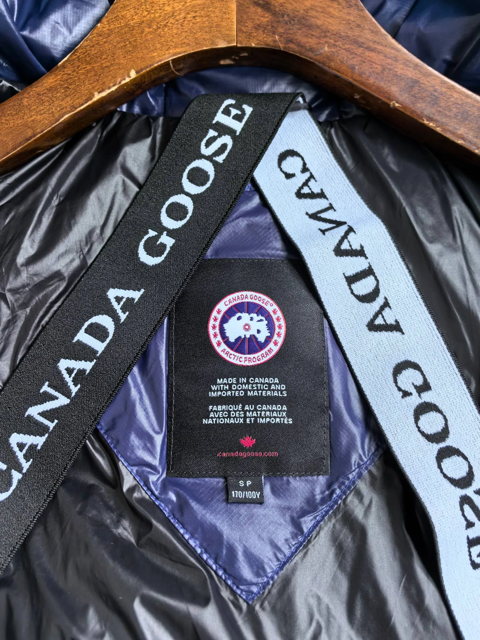 P760 2252M Crofton Puffer Unisex Jacket Down Jacket. Color: dark blue with red label. Size: S M L XL XXL.